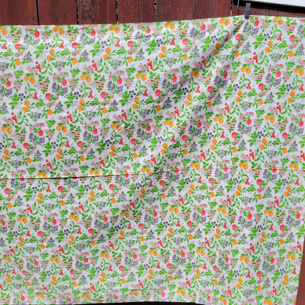 Vintage Fruit Floral Print Cotton Fabric White Multi Berry Cherry Peach 75x42in - Picture 3 of 5